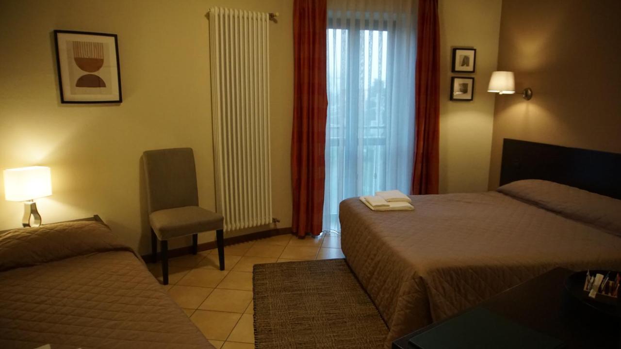 Hotel Del Corso Borgomanero Exterior foto